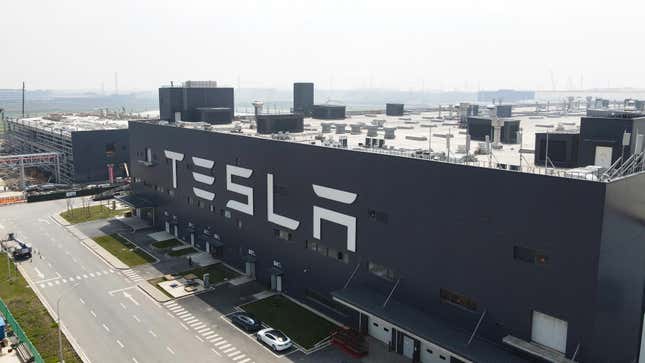 Eine Luftaufnahme der Tesla Shanghai Gigafactory am 29. März 2021 in Shanghai, China.