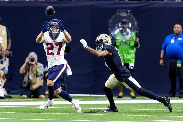 New Orleans Saints cornerback Alontae Taylor (27) during an NFL