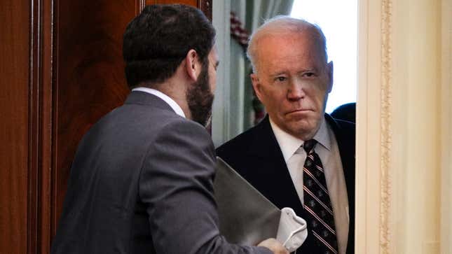 Image for article titled Aides Assure Biden That Putin Not Going To Appear Mid-Speech In Plume Of Smoke