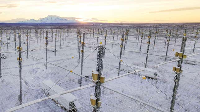 El conjunto de antenas de las instalaciones HAARP cuenta con 180 antenas repartidas en 13 hectáreas.