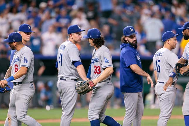 Royals win series over Dodgers - The Iola Register