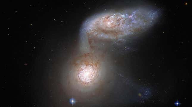 Imagen para el artículo titulado El Hubble captura una espectacular imagen de dos galaxias a punto de fusionarse