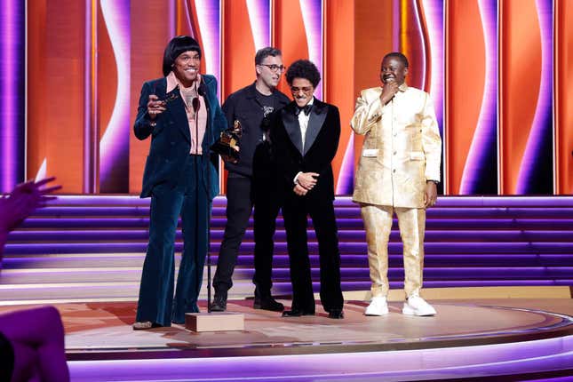 Image for article titled Grammys 2022: Silk Sonic Has a &quot;Clean Sweep&quot;