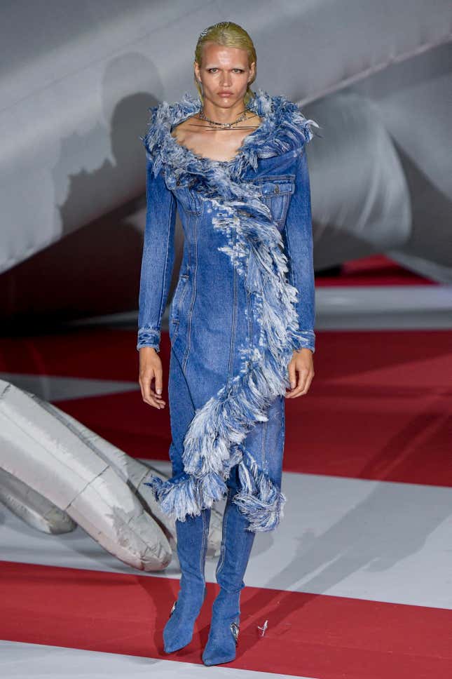 Image for article titled Milan Fashion Week 2022: Bodysuits, Thigh-High Boots, and Titty Twisters