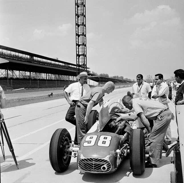 Chuck Daigh (center) preparing to run the Indy 500 rookie test.
