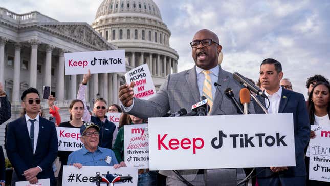 Image for article titled These 9 Members of Congress Are Defending TikTok on TikTok
