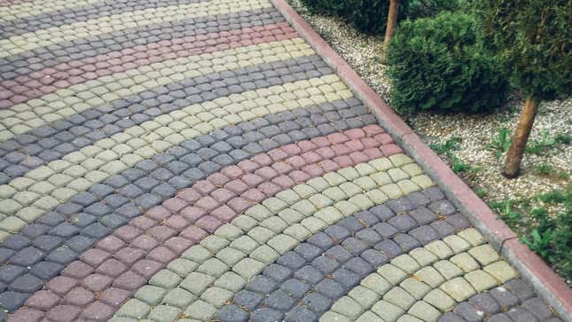 Image for article titled The Best Ways to Maintain Your Pavers