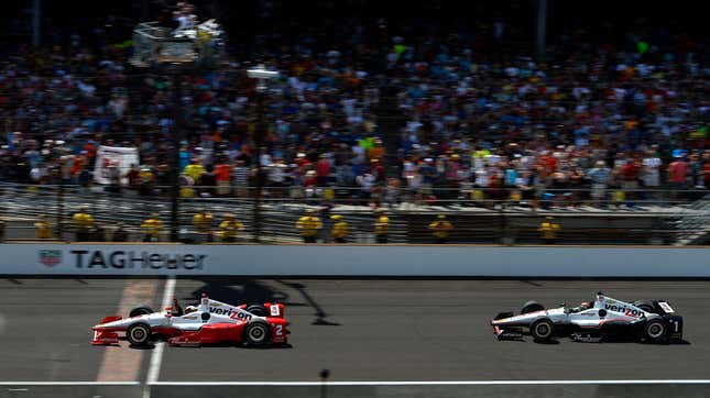 Image for article titled 15 of the Best Indianapolis 500 Finishes of All Time