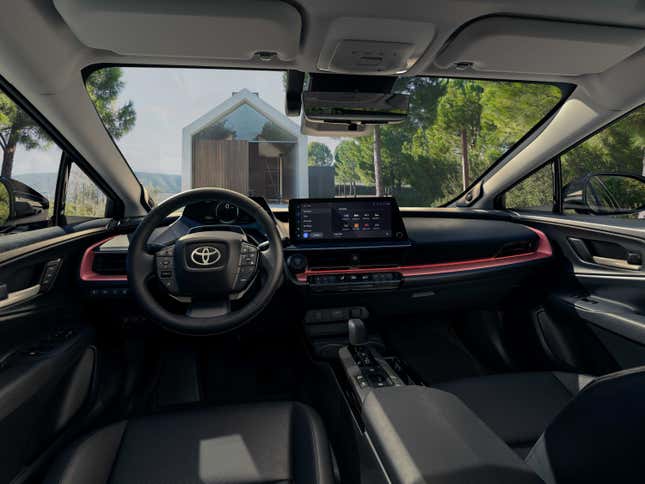 El interior del híbrido enchufable Toyota Prius Prime 2023.