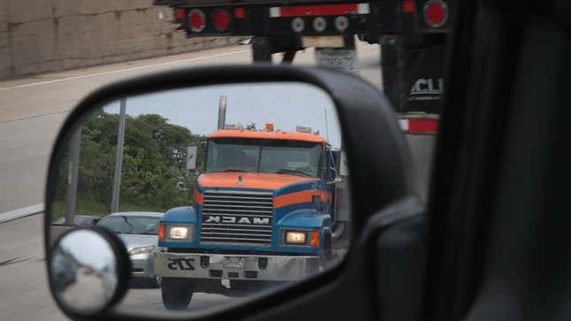 Image for article titled Company Claims It&#39;s Offering $14,000 Per Week For Drivers Due To Trucking Shortage