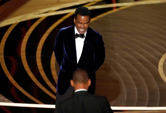 Image for article titled No, Chris Rock Wasn't Wearing a Pad on His Cheek When Will Smith Slapped Him