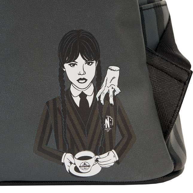 Imagen para el artículo titulado Justo a tiempo para Halloween Mira este lanzamiento de merchandising del miércoles