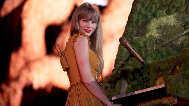 Image for article titled Taylor Swift Films Mysterious New Music Video As Fans Mourn Her Break-Up