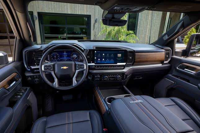 Image for article titled 2024 Chevy Silverado HD Gets More Diesel Torque and More Gears
