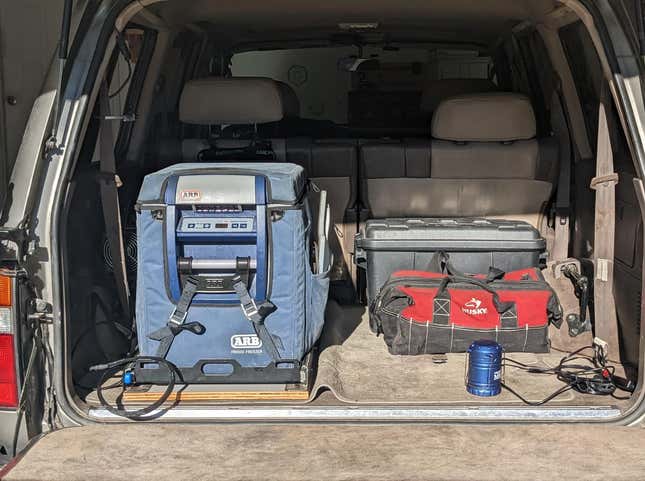 Image for article titled This Is What You Carry Everyday In Your Cars