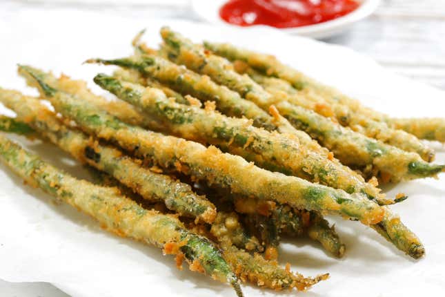 Image for article titled 10 ‘Healthy’ Super Bowl Snacks to Add to Your Spread of Fried Goodness