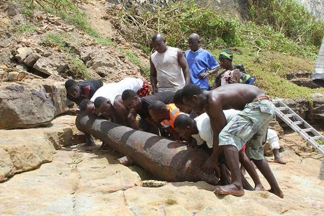 Osu Fisherman helped uncovering a canon that had fallen from the castle.