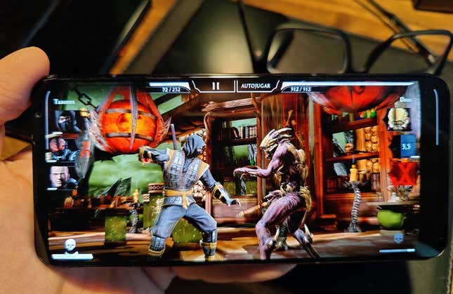 Imagen para el artículo titulado Probamos el RedMagic 6S Pro: un móvil de gama alta para juegos, pero de gama baja para fotos