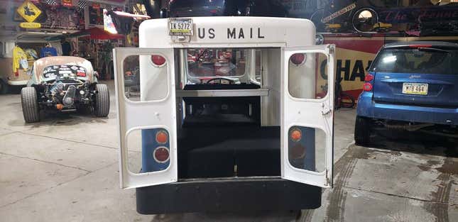 Image for article titled At $4,500, Does this 1964 Rand/Cushman Mailster Deliver?