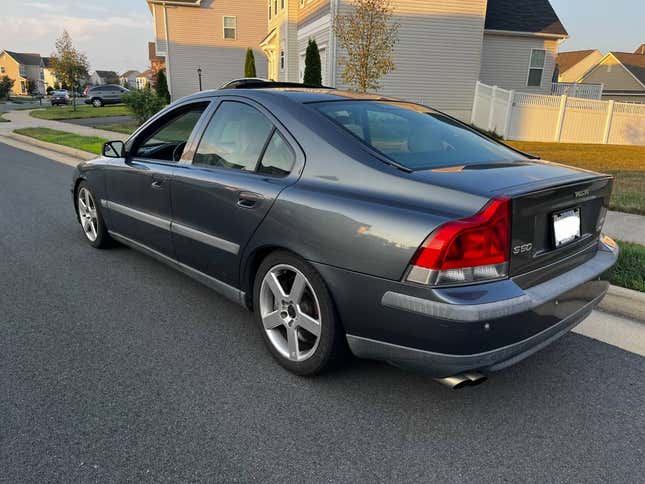 Image for article titled At $4,800, Is This 2004 Volvo S60R A Well-Priced Swede Indeed?