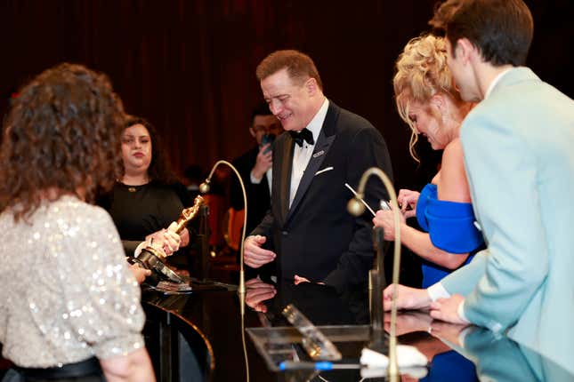 2023 Oscars Afterparties: Brendan Fraser gets Oscar engraved while family looks on