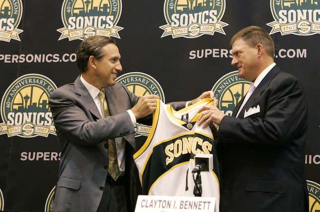 Image for article titled Howard Schultz Gave Out $3.50 Starbucks Gift Cards: An Insider's Notes On The Shabby Death Of The Seattle SuperSonics