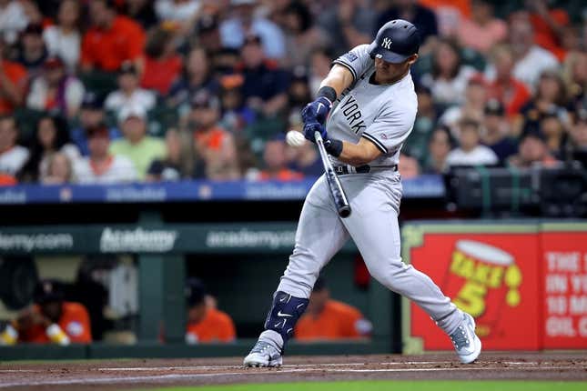 1. September 2023;  Houston, Texas, USA;  Der Mittelfeldspieler der New York Yankees, Jasson Dominguez (89), schlägt im ersten Inning im Minute Maid Park einen Homerun mit zwei Runs ins linke Feld gegen die Houston Astros.