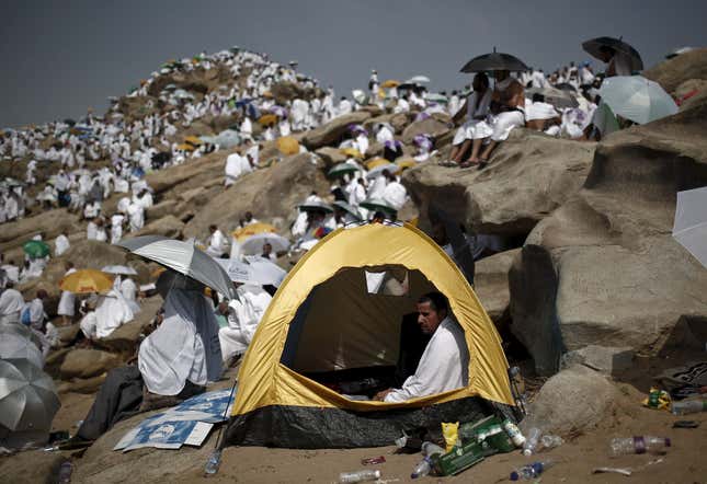 Image for article titled Hajj 2015: Millions gather in Mecca to worship, in stunning photos