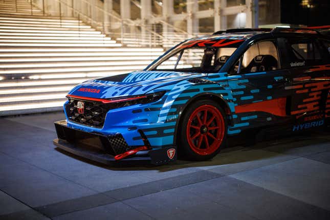 Image for article titled Honda Crammed a 2024 IndyCar Engine in a CR-V to Create 'The HPD Beast'