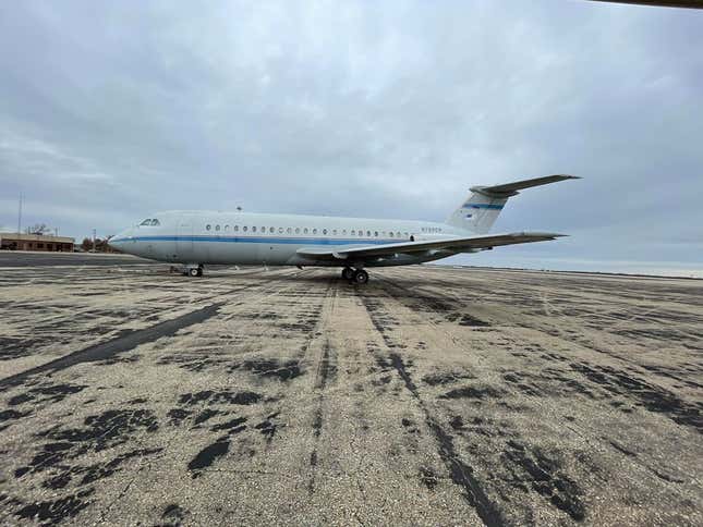 Image for article titled This Vintage Passenger Jet Would Make The Coolest Little Home