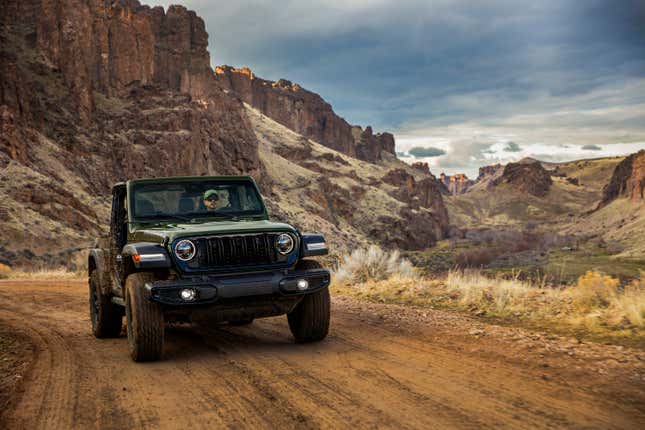 2024 Jeep Wrangler Gets New Infotainment, Full Floating Dana 44