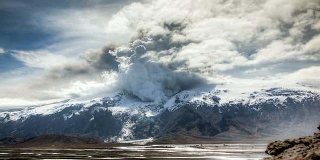 A Haunting Time-Lapse Video of Eyjafjallajökull