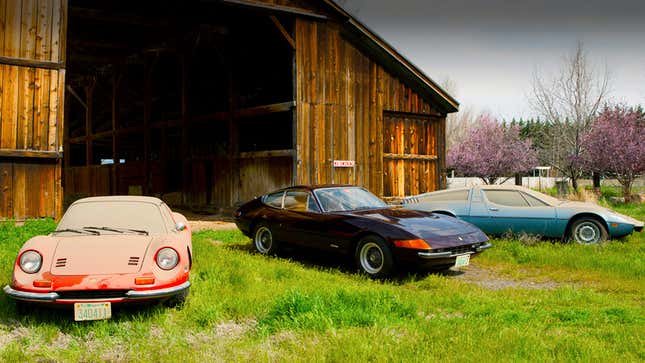 Imagen para el artículo titulado En este campo hay una flota de Ferraris abandonados desde hace una década, y no es un caso único