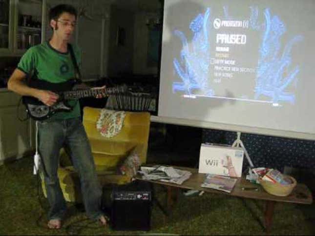 Real Guitar Controller Brutally Deconstructs Entire <em>Guitar Hero</em> Franchise In a Matter of Seconds
