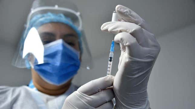 Imagen para el artículo titulado 7 mitos sobre las vacunas contra la covid y cómo desmentirlos