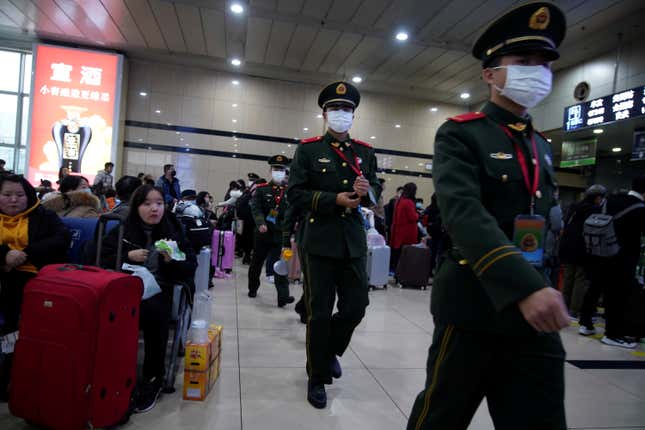 Paramilitary police officers wearing masks are seen at Shanghai railway station in Shanghai, China January 22, 2020. REUTERS/Aly Song – RC2WKE9ROETE