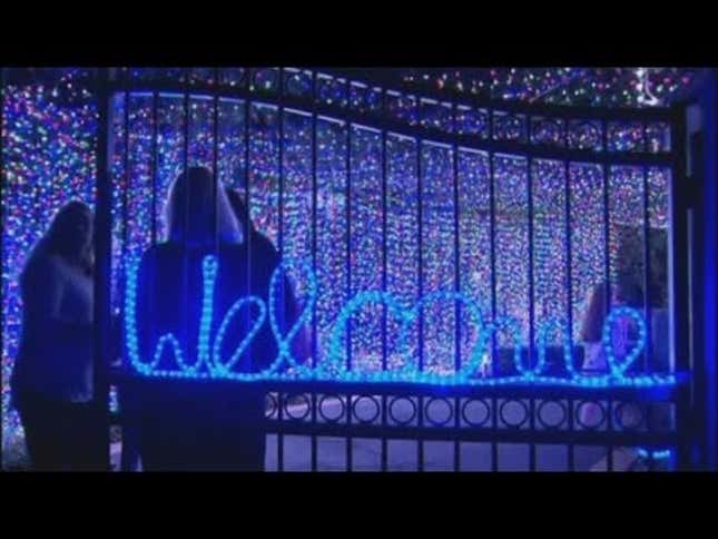 This Blinding 502,165 Christmas Light Display Is in Someone's Home