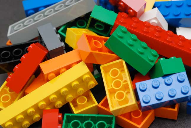 Imagen para el artículo titulado ¿Sabrías decir cuánto puede durar una pieza de LEGO en el océano? Un estudio acaba de averiguarlo