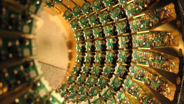 Interior del superordenador D-Wave 1 con 128 Qubits