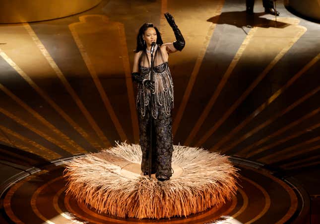 Image for article titled Rihanna’s Pregnancy Looks Are a Gift to Us All