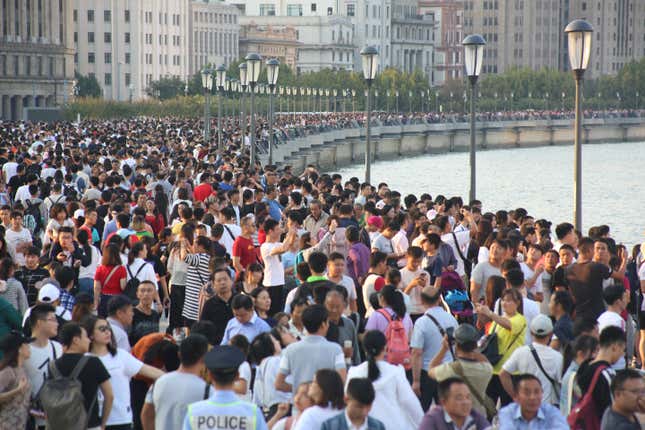 Visitors throng the Bund, Shanghai's iconic waterfront, on the second day of the National Day "Golden Week" holiday, in China October 2, 2018. Picture taken October 2, 2018. REUTERS/Stringer ATTENTION EDITORS - THIS IMAGE WAS PROVIDED BY A THIRD PARTY. CHINA OUT. - RC1DA6A14670