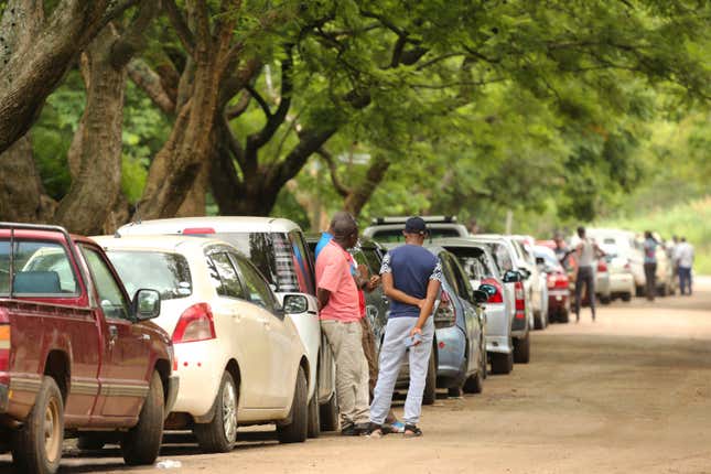Zimbabwe protest: Internet shut down, military deployed, five killed