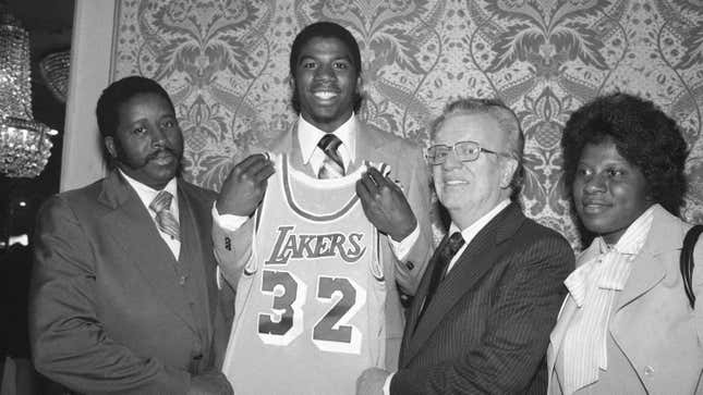 Image for article titled NBA Draft: From No.1 pick to the Hall of Fame