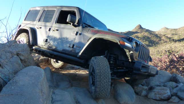 Image for article titled Best Reviews 2021: The 2021 Ford Bronco Is The Compromised Off-Road Beast You Dreamed It Would Be