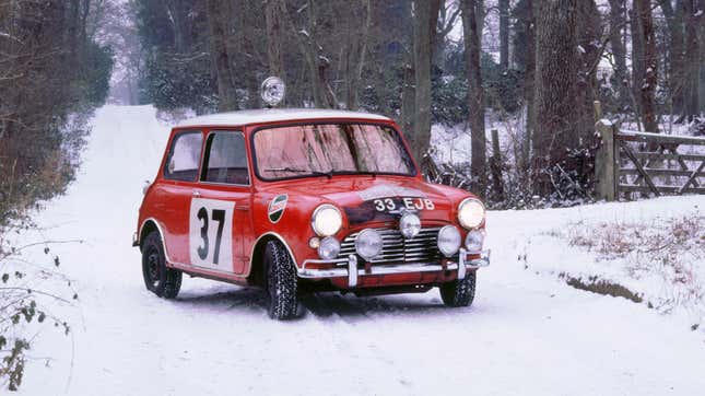 1964 Morris Mini Cooper S in snow, 2000
