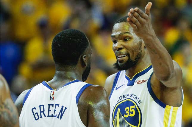 Image for article titled Kevin Durant and Draymond Green Trade Words on Social Media Over Steph Curry Double-Teams in NBA Finals