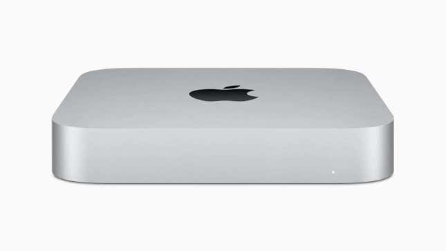 Un Mac Mini, visto de frente, en una imagen promocional de Apple