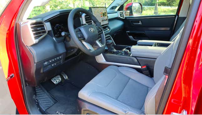 Image for article titled The Supremely-Comfortable 2022 Toyota Tundra Brings Toyota's Full-Size Truck Into Modernity, But That's About It