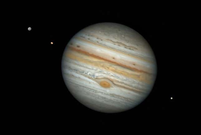 Imagen para el artículo titulado Una increíble imagen del cometa Leonard se lleva el prestigioso concurso Astronomy Photographer of the Year