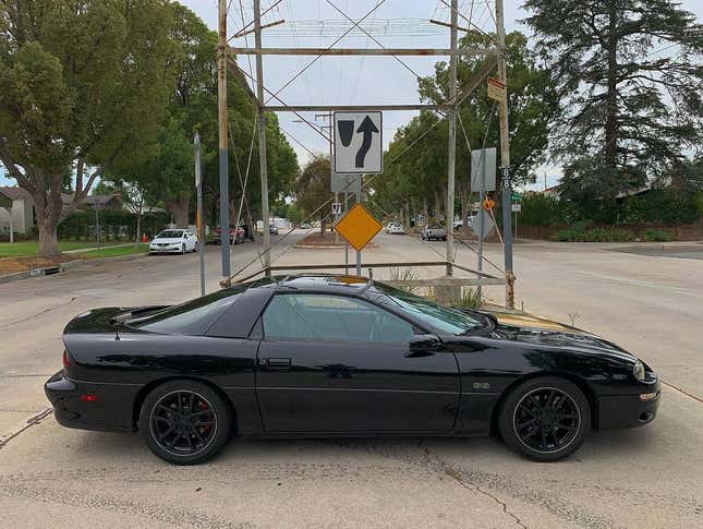 Image for article titled At $12,995, Does This 2001 Chevy Camaro SS SLP Totally Slap?